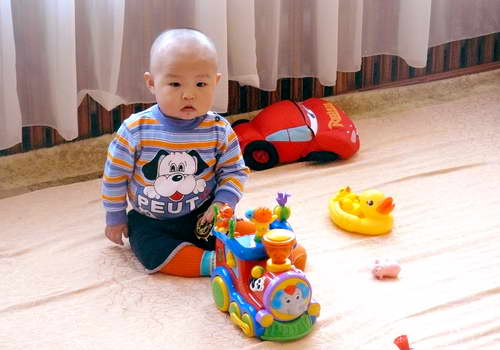 10 лучших развивающих игрушек до 1 года — народный рейтинг