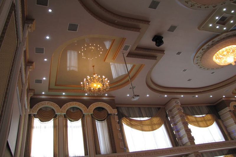 10 советов по выбору натяжного потолка — народный рейтинг