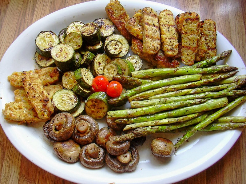 5 самых вкусных рецептов приготовления овощей на костре