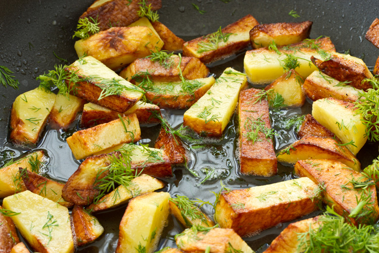 5 самых вкусных способов приготовления картошки на костре