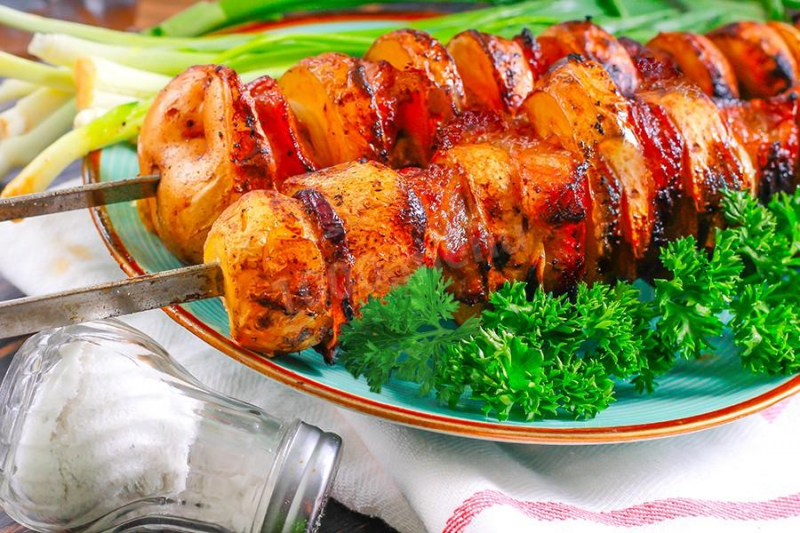 5 самых вкусных способов приготовления картошки на костре