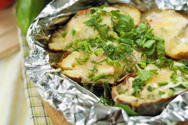5 самых вкусных способов приготовления картошки на костре