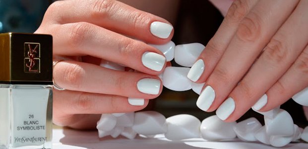 Белый маникюр на короткие ногти