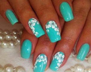 Бирюзовый маникюр: примеры дизайна на фото