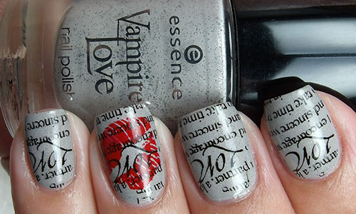 Газетный маникюр на ногтях