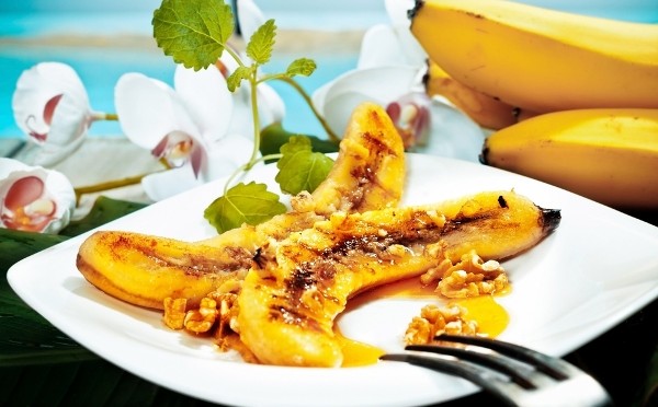 Идеальный десерт для пикника: зефир, поджаренный на костре