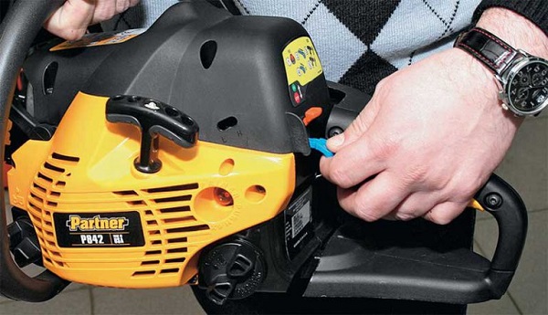 Инструкция, как правильно обкатать новую или отремонтированную бензопилу