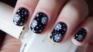 Каким должен быть новогодний маникюр