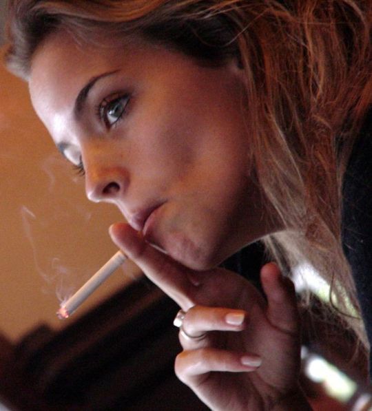 Курение и прыщи: как никотин влияет на здоровье кожи?