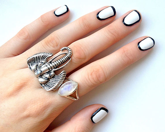Лунный маникюр: старый знакомый в новом стиле.