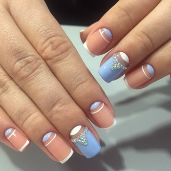 Лунный маникюр: старый знакомый в новом стиле.