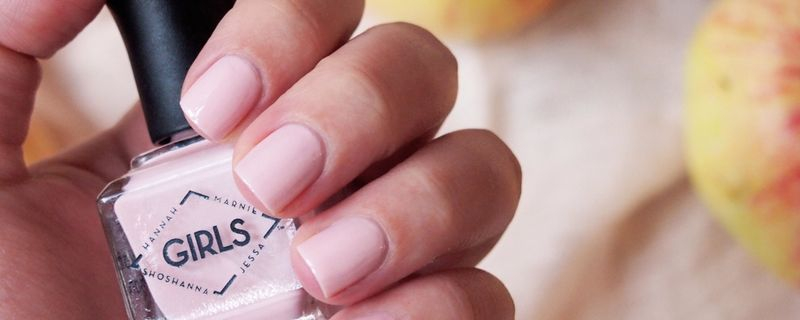 Маникюр в школу: 30 вариантов дизайна на фото