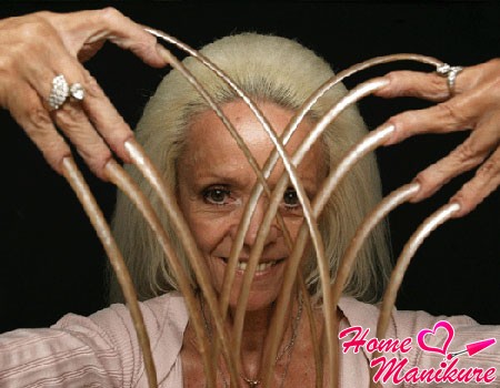 Маникюрные рекорды: самые длинные ногти мира