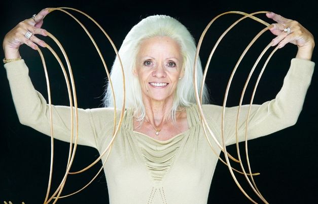 Маникюрные рекорды: самые длинные ногти мира