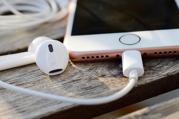 Почему телефон не видит обычные и bluetooth-наушники при их подключении
