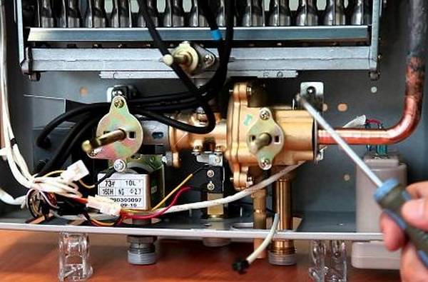 Почему тухнет и выключается газовая колонка