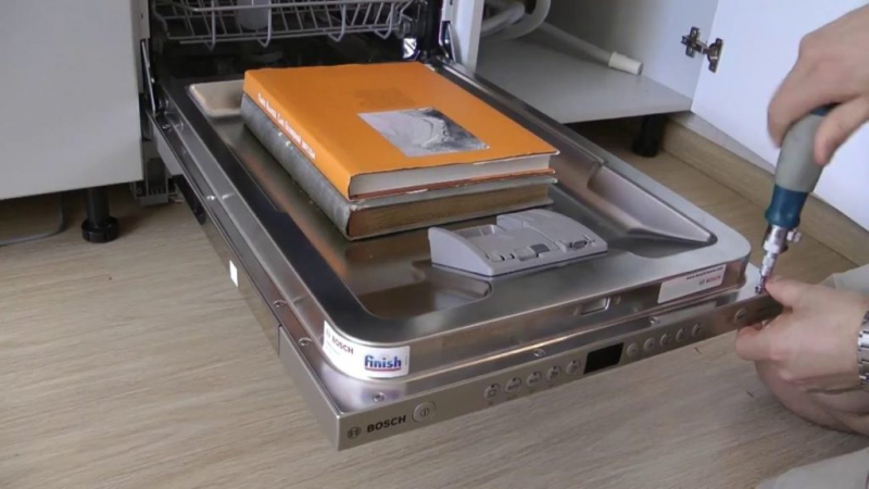 Посудомоечная машина не закрывается: почему, что делать