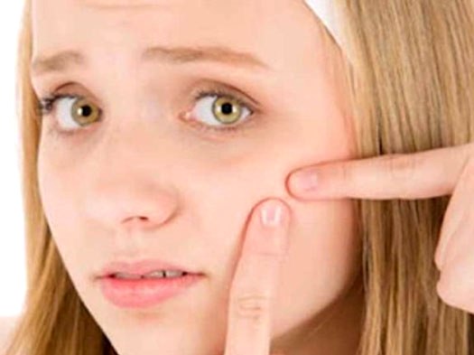 Причины прыщей между бровями, в зависимости от вида