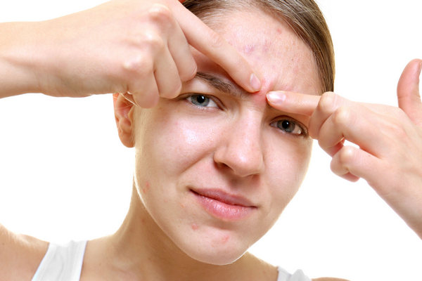 Причины прыщей между бровями, в зависимости от вида