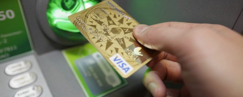 Приставы не смогут снимать деньги с пенсии, детского пособия и алиментов