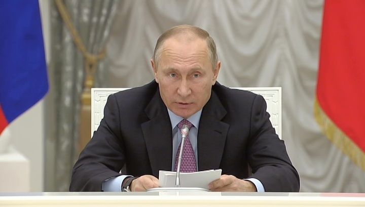 Путин предложил новые детские пособия в 2019 году и продлил материнский капитал до 2021 года