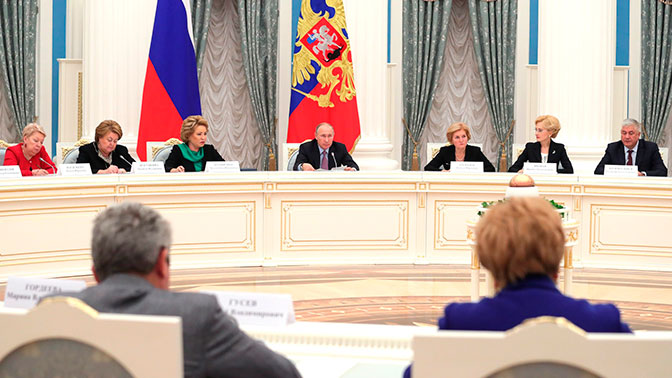 Путин предложил новые детские пособия в 2019 году и продлил материнский капитал до 2021 года