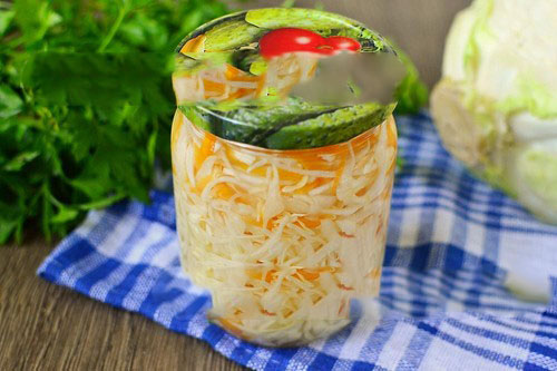 Рецепты засолки капусты на зиму в банках: ранней, цветной, со свеклой в домашних условиях, фото, видео