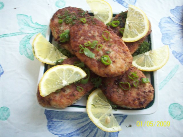 Рыбные котлеты из леща
