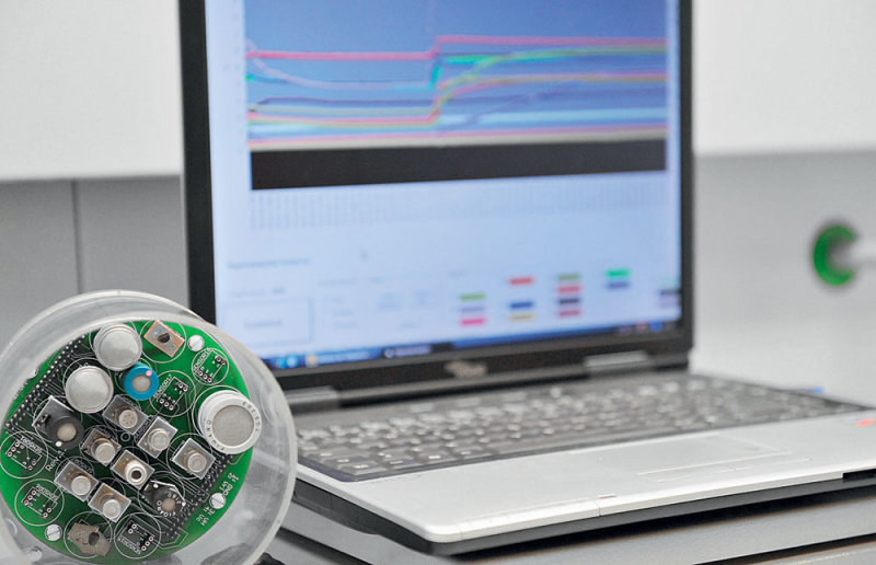 Создан микроскопический датчик для гаджетов, позволяющий «читать» запахи