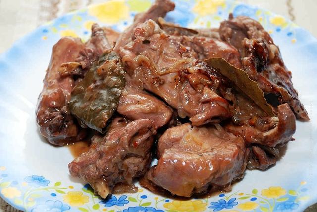 Тушеный кролик в вине (красном и белом) – несколько рецептов приготовления необычного блюда