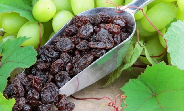 Универсальная закваска для вина: рецепты из ягод и изюма