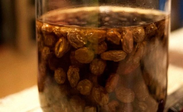 Универсальная закваска для вина: рецепты из ягод и изюма