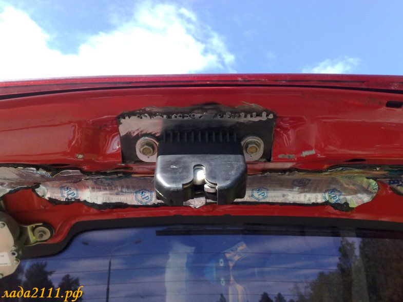 Установка замка багажника калины