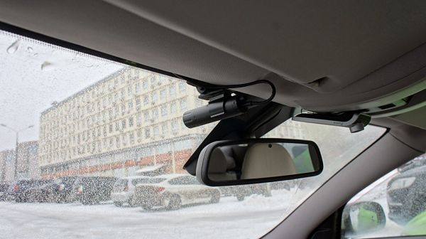 В чем преимущество видеорегистратора с выносной камерой