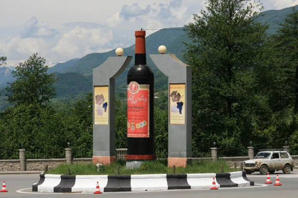 Вино Khvanchkara (Хванчкара): происхождение и главный секрет грузинского рубинового напитка