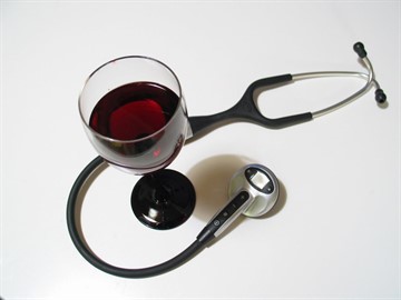 Вино повышает или понижает давление: влияние напитка на сердце в разном возрасте