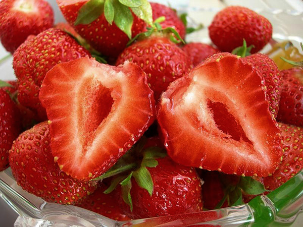 Желе из садовой земляники: как приготовить из свежей, замороженной ягоды, польза, сроки и правила хранения, варианты подачи