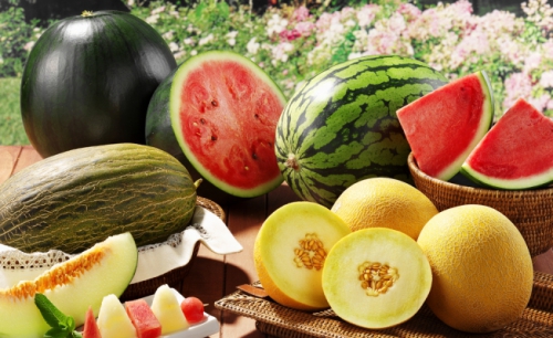 Желтый арбуз: характеристика, вкусовые качества, лучшие сорта с желтой мякотью, уход, проблемы при выращивании, пятна внутри, желтые листья